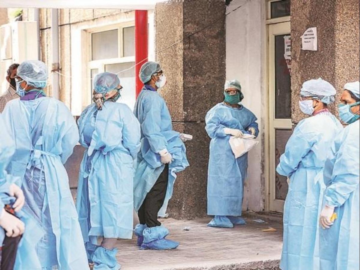 Representable Image of Non-Medical  Staff Team During Covid Second Wave in India