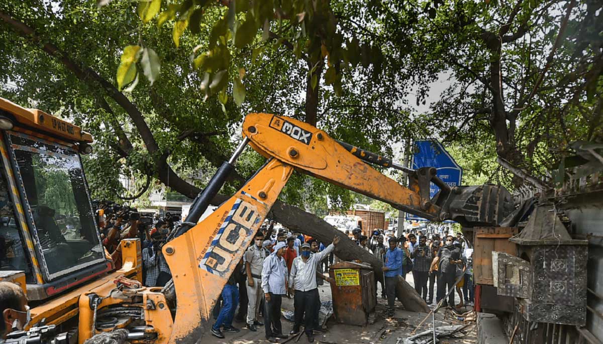 bulldozer in delhi
