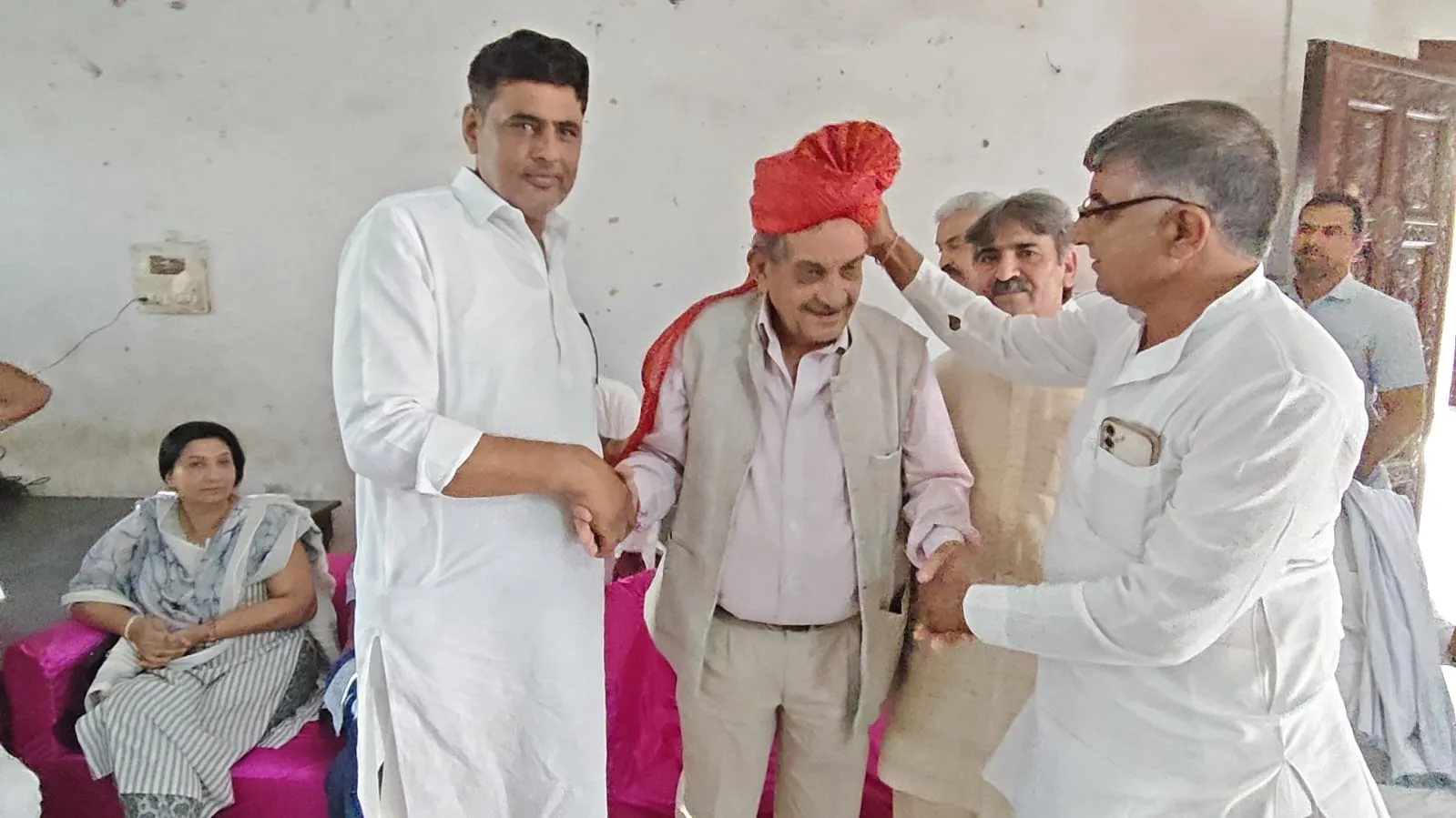 झज्जर पहुंचे चौधरी वीरेंद्र सिंह, सद्भावना यात्रा को लेकर समर्थकों संग की बैठक