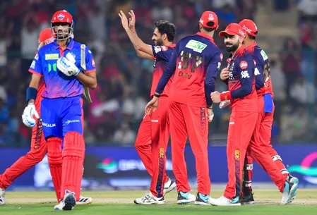 आईपीएल 2026: Royal Challengers Bengaluru के गेंदबाजों का कहर, Delhi Capitals 75 पर ढेर