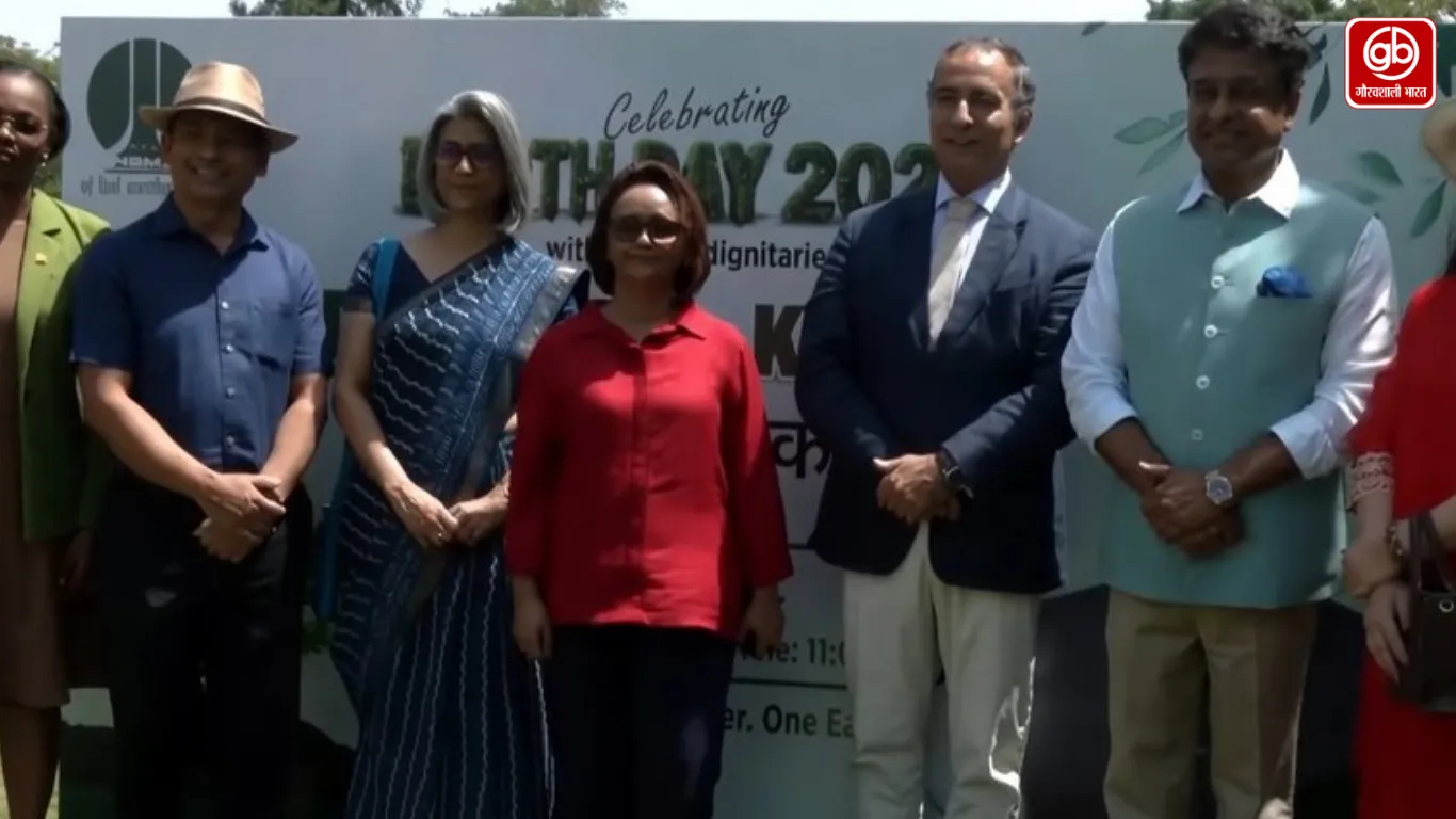अर्थ दिवस पर विदेशी प्रतिनिधियों संग ‘एक पेड़ माँ के नाम’ अभियान को दिया बढ़ावा