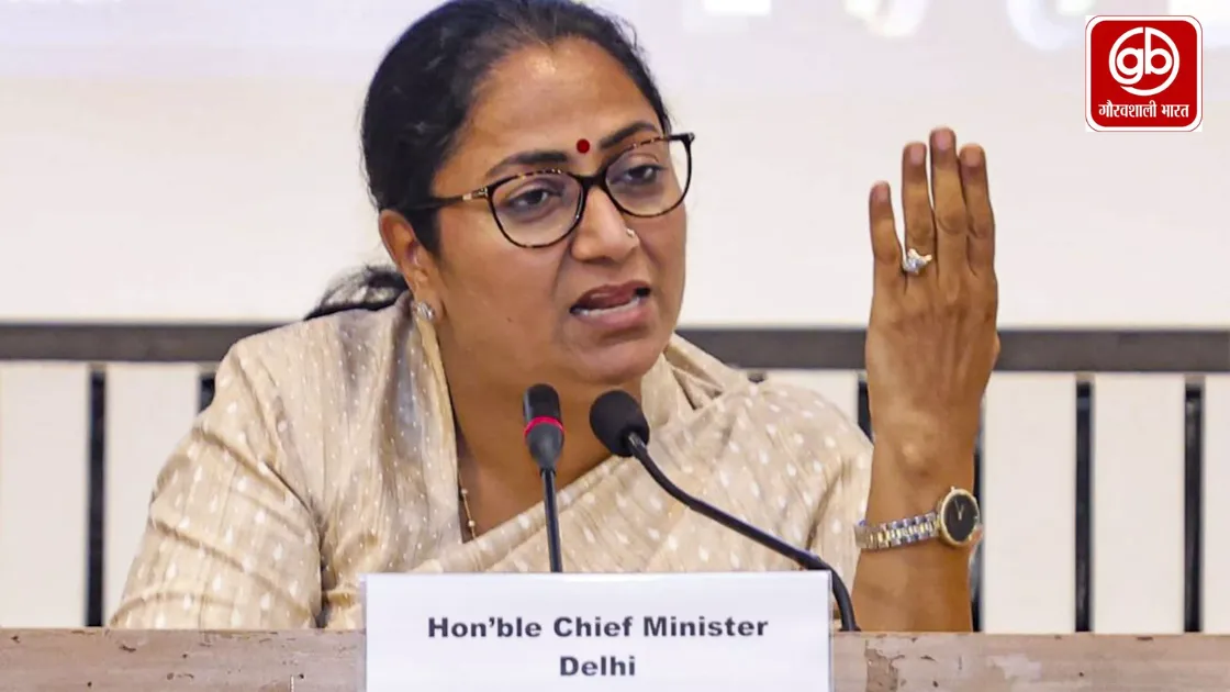 सीएम रेखा गुप्ता ने 200 ई-बसों को दिखाई हरी झंडी, दिल्ली के ग्रीन ट्रांसपोर्ट सिस्टम को मिली नई रफ्तार