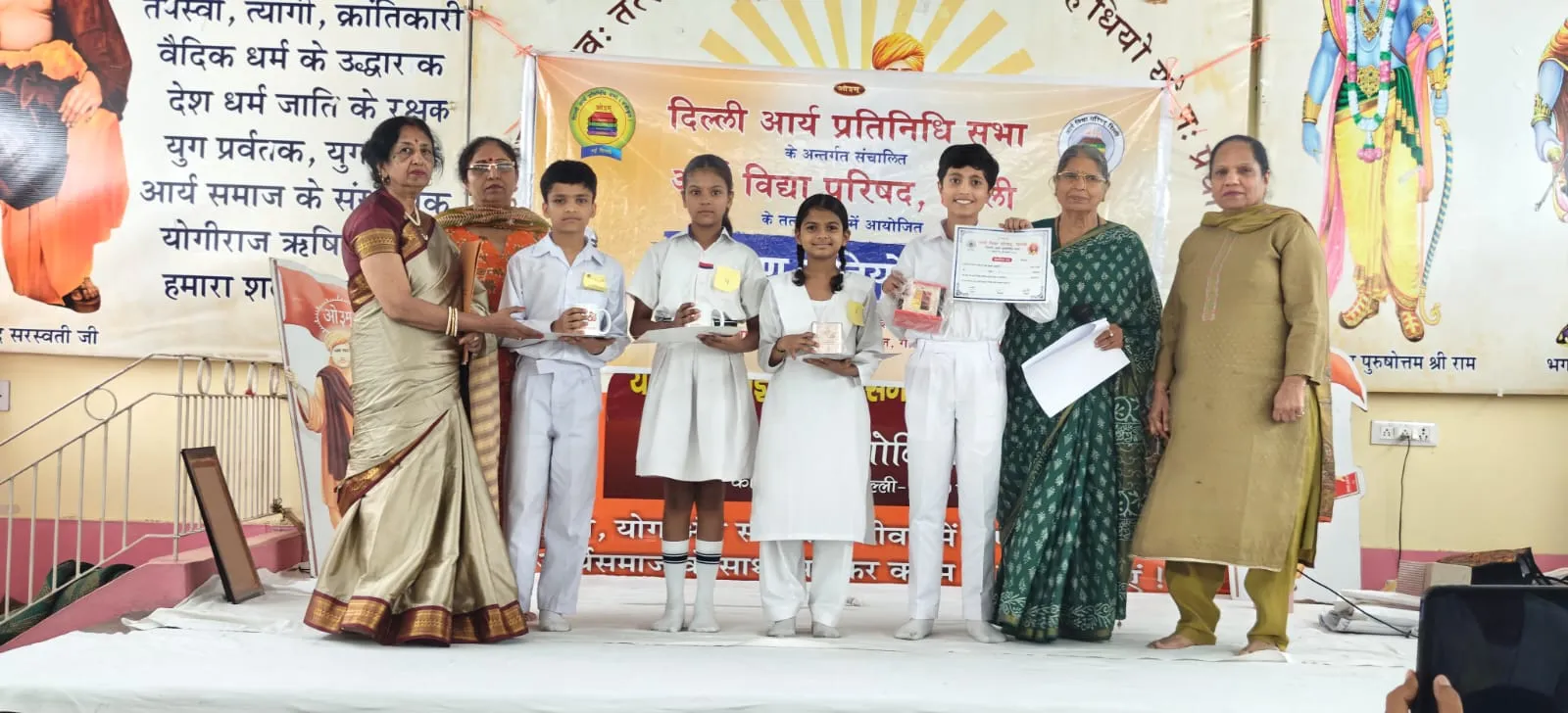 आर्य विद्यालयों के बच्चों की भाषण प्रतियोगिता