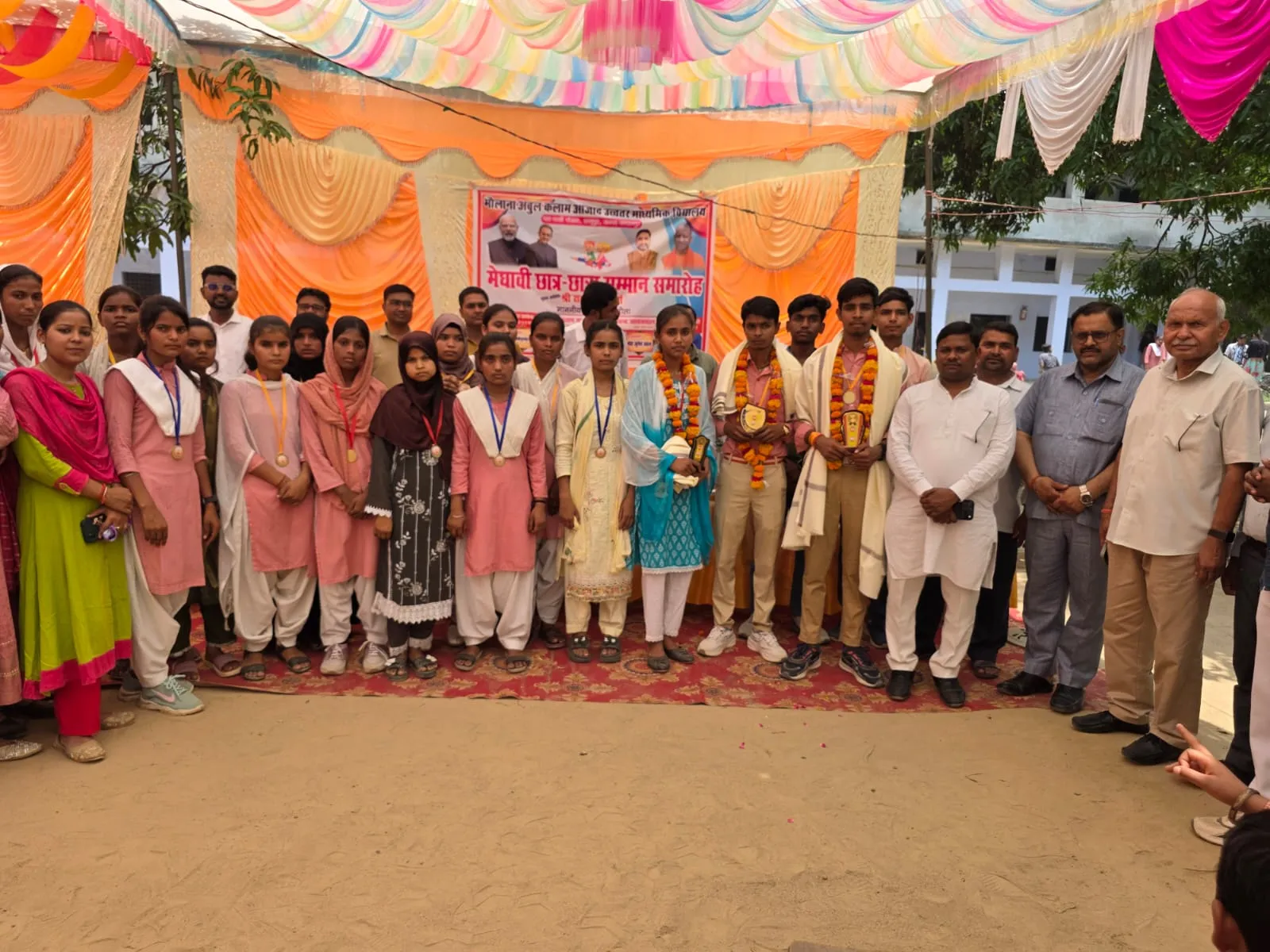 ग्रामीण प्रतिभाओं का सम्मान, मौलाना अबुल कलाम आजाद उच्चतर माध्यमिक विद्यालय में 24 मेधावी छात्र-छात्राएं सम्मानित