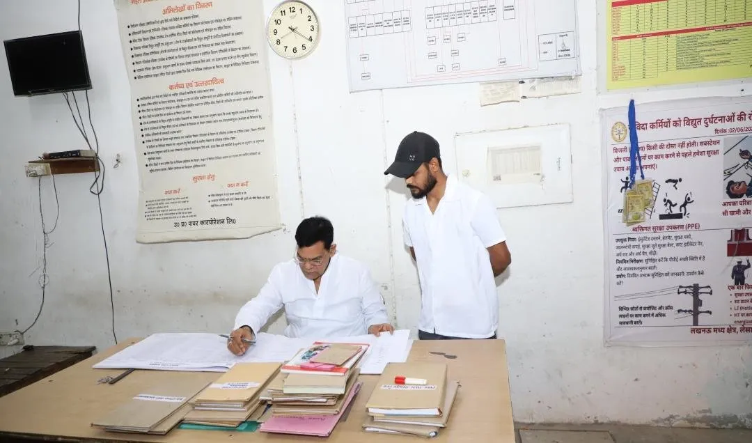 बिजली व्यवस्था पर सख्त हुए मंत्री एके शर्मा, उपकेंद्र का किया औचक निरीक्षण