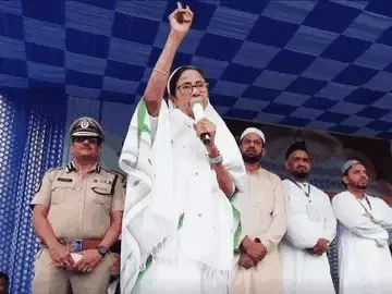 ममता बनर्जी के खिलाफ FIR दर्ज, धार्मिक टिप्पणी को लेकर बढ़ा विवाद