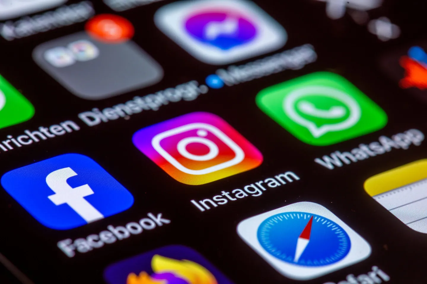 Meta का बड़ा फैसला! अब Instagram, Facebook और WhatsApp के लिए देना पड़ सकता है पैसा