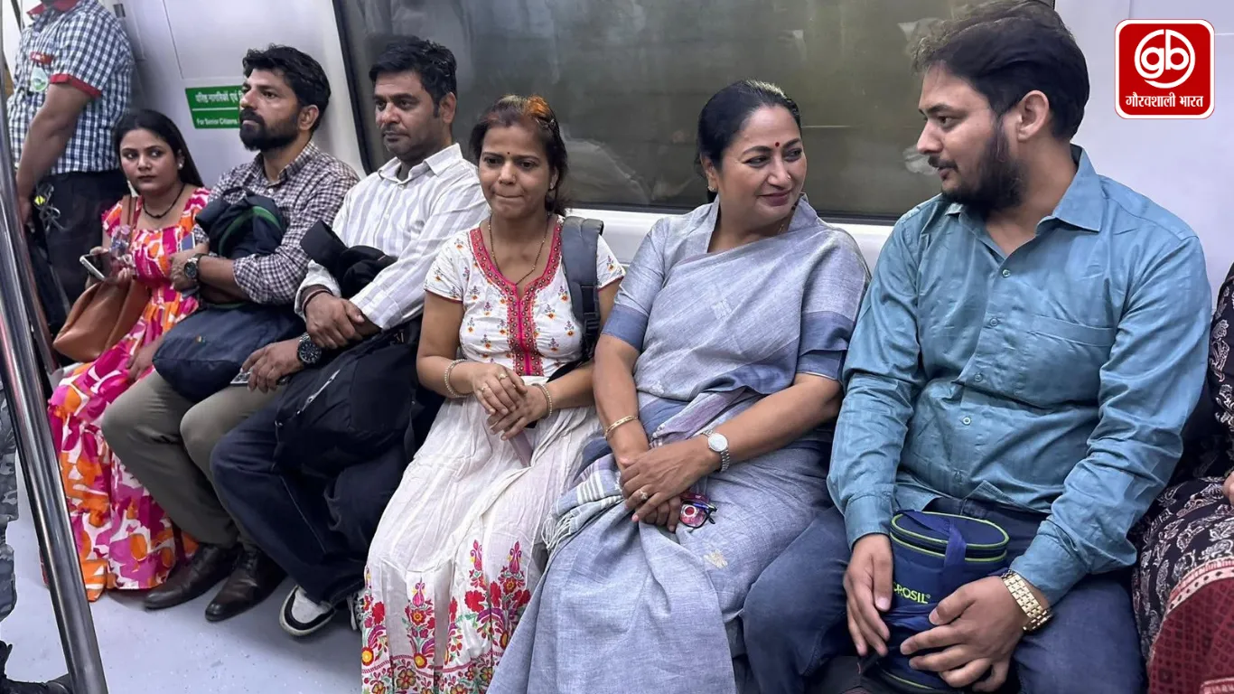 ‘मेट्रो मंडे’ से दिल्ली सरकार का बड़ा संदेश, सीएम रेखा गुप्ता ने मेट्रो और बस से किया सफर