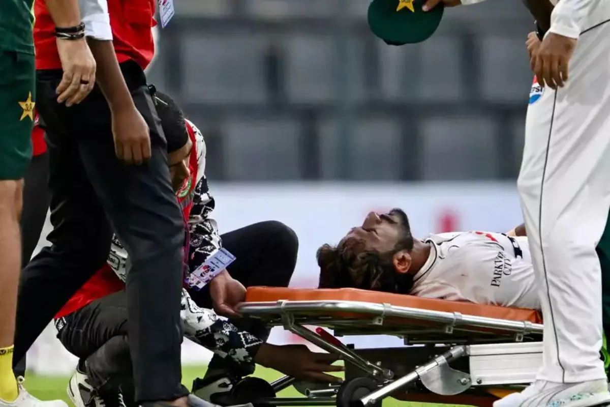 Hasan Ali Injury Update: कैच पकड़ने के दौरान सिर में लगी चोट, स्ट्रेचर पर मैदान से बाहर ले जाए गए हसन अली