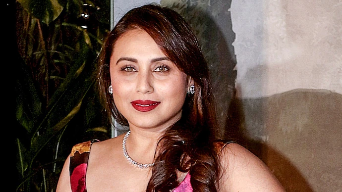 Rani Mukerji के पहले हीरो का नहीं चला करियर, 8 फ्लॉप फिल्मों के बाद बने राइटर-डायरेक्टर; अमिताभ बच्चन से जुड़ा किस्सा भी आया सामने