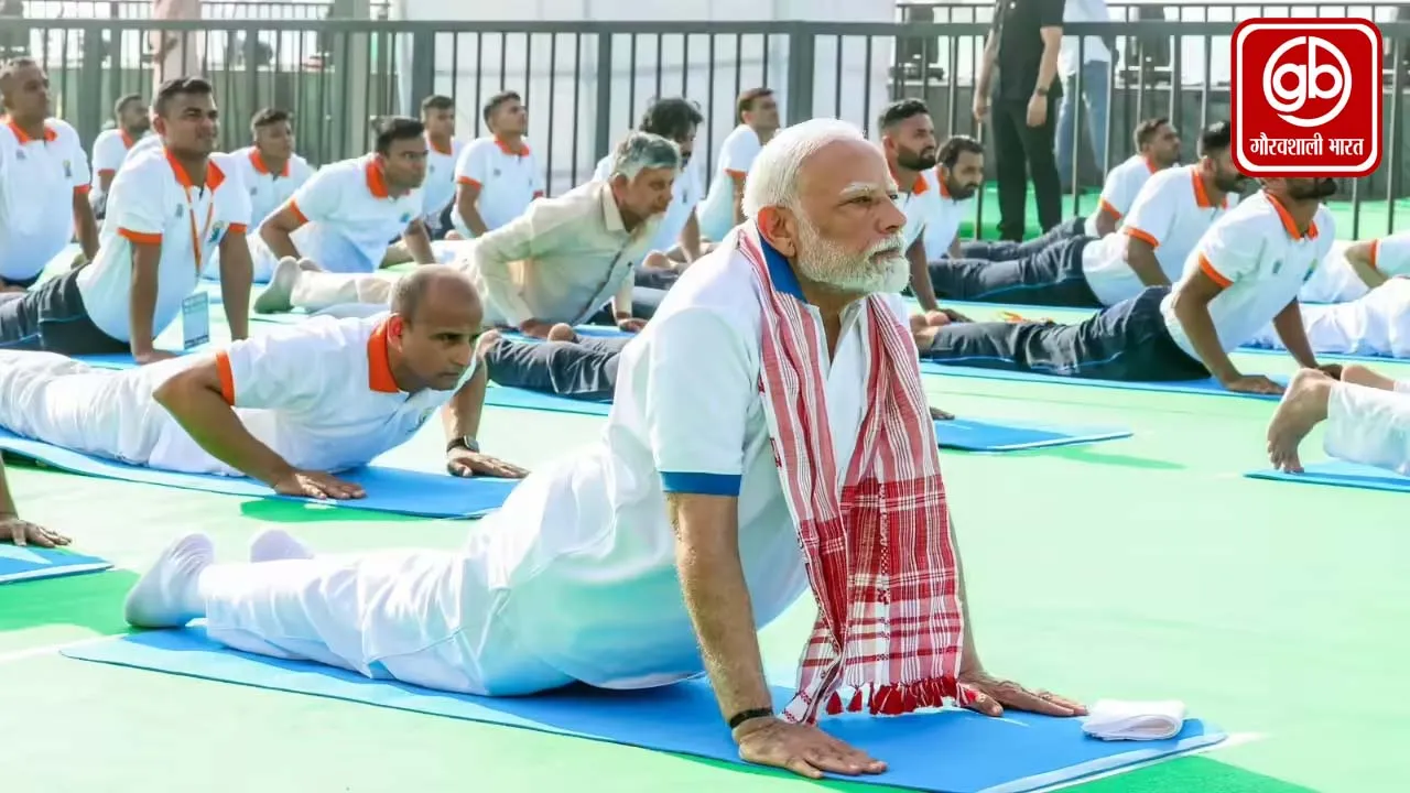 PM मोदी ने 35 हजार लोगों के साथ किया योग
