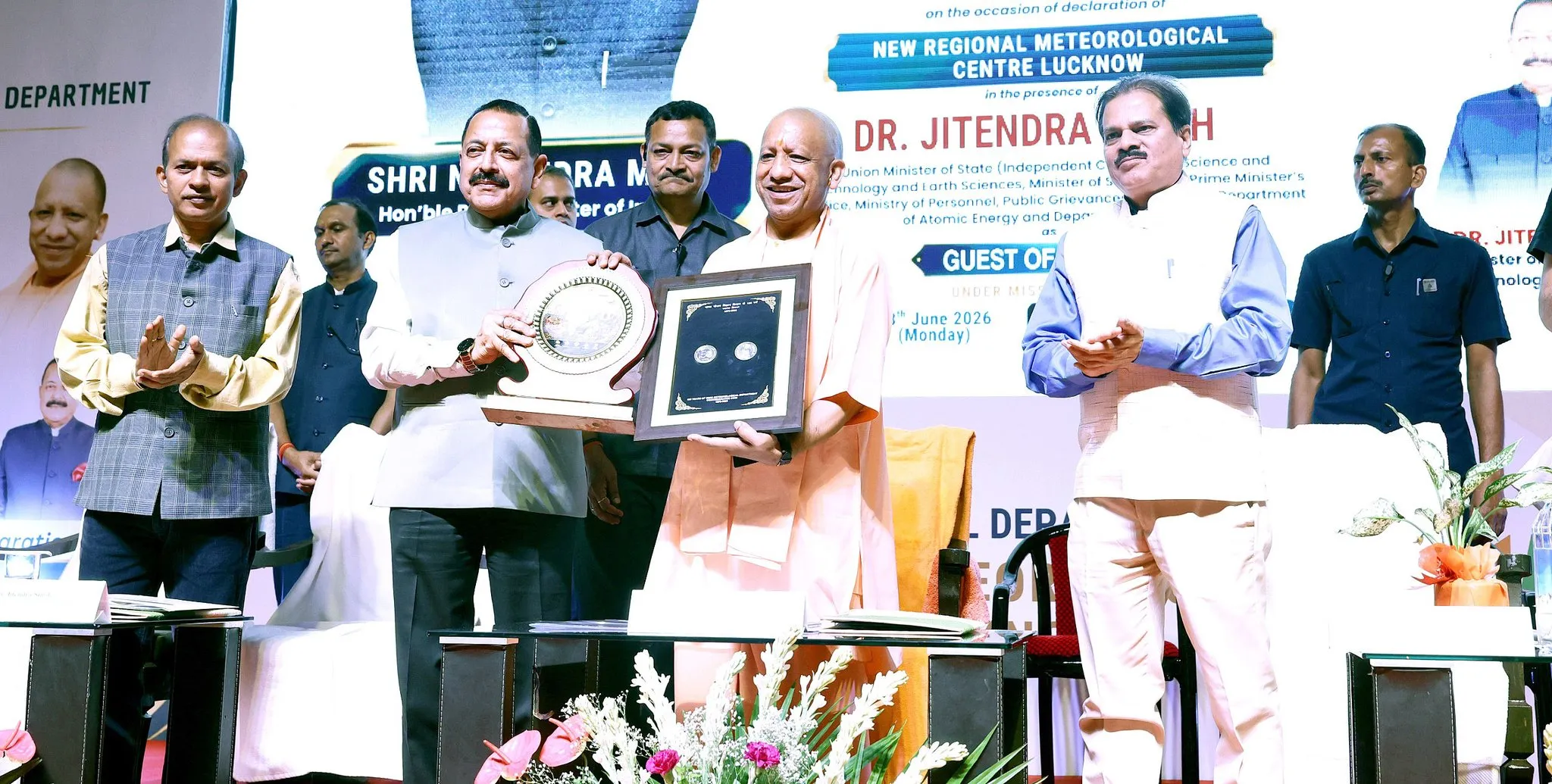 योगी सरकार की औद्योगिक नीति का असर, पांच जिलों में विकसित हो रहे आधुनिक टेक्सटाइल एवं अपैरल पार्क
