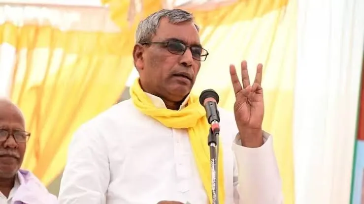 समाजवादी पार्टी में भी टूट की संभावना, कई विधायक-सांसद बेचैन