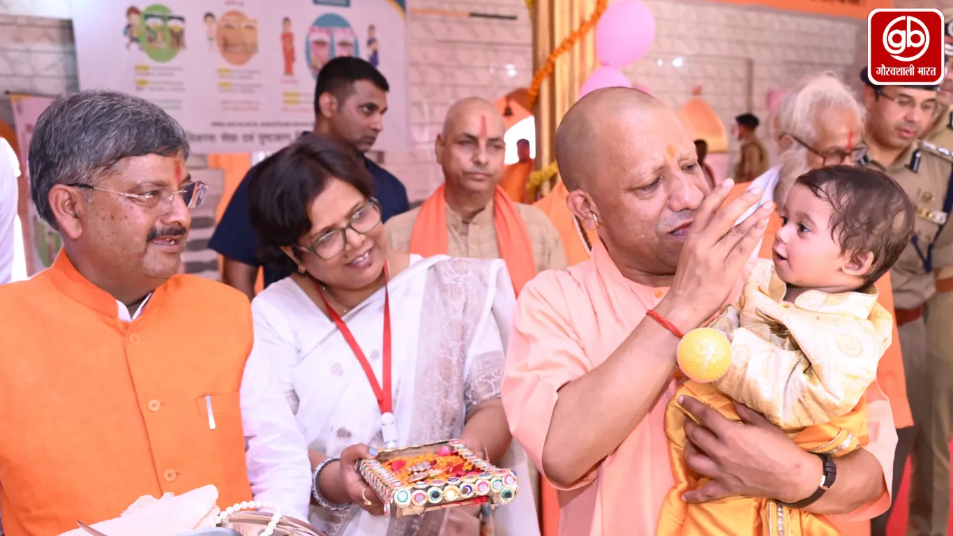 योगी सरकार में हाईटेक हुईं 50 हजार ग्रामीण महिलाएं, डेयरी का डिजिटल संचालन संभाल रहीं