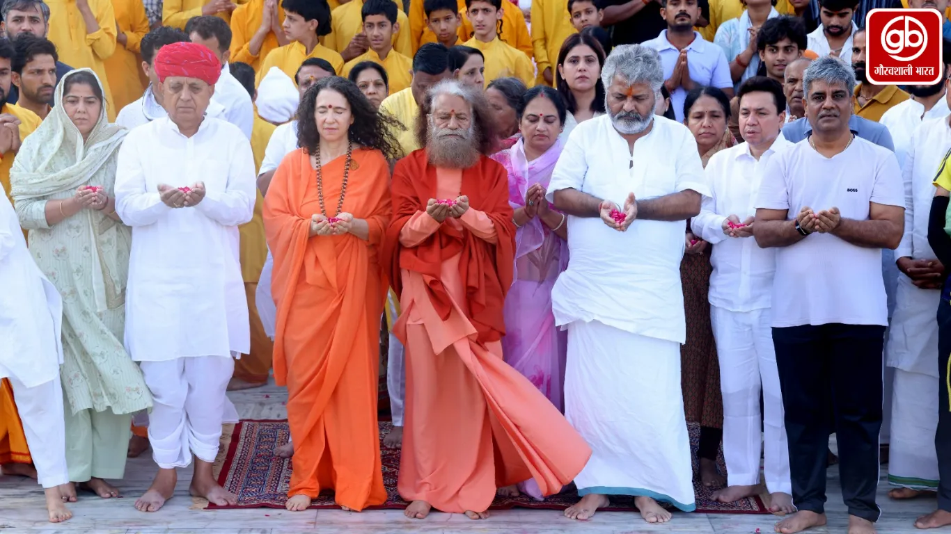 सोमवती अमावस्या पर गंगा स्नान, राष्ट्र समृद्धि और विश्व शांति का लिया संकल्प