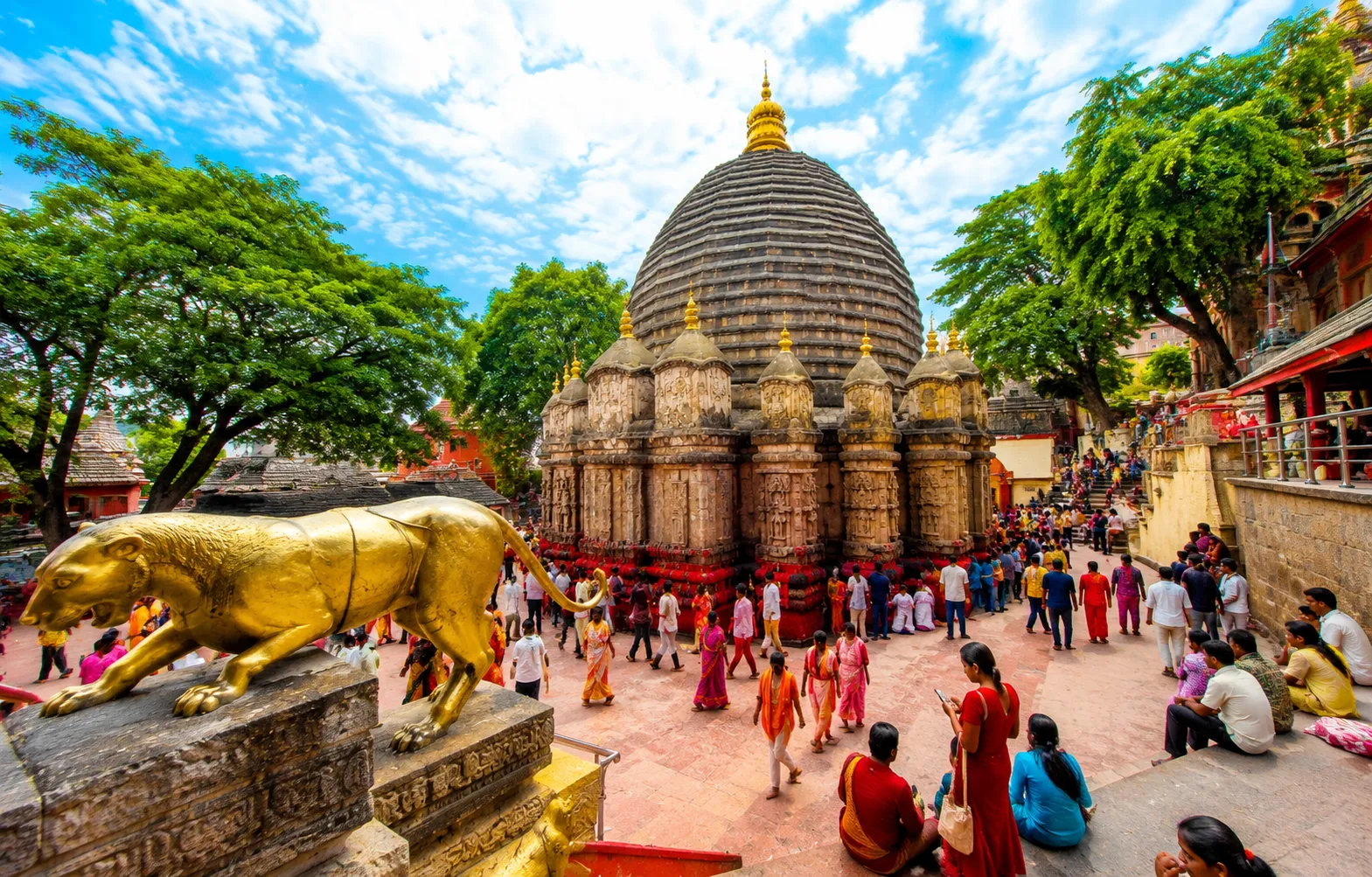 कामाख्या मंदिर में उमड़ी श्रद्धालुओं की भीड़, आस्था का अद्भुत संगम