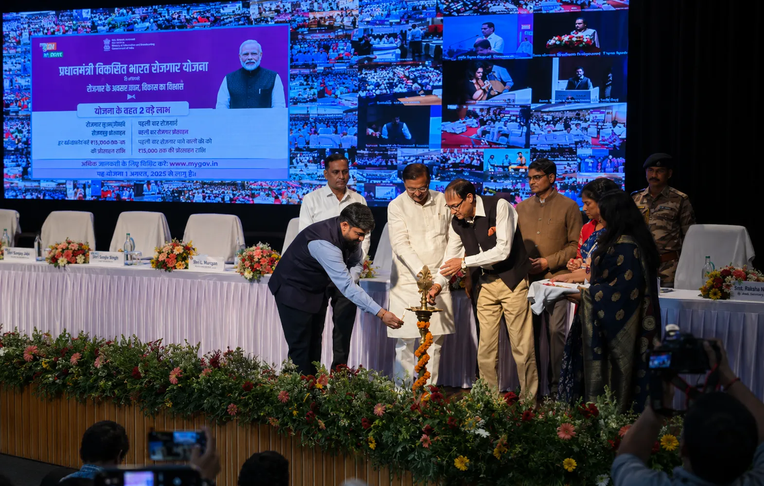 नोएडा : प्रधानमंत्री विकसित भारत रोजगार योजना के क्षेत्रीय कार्यक्रम में सांसद डॉ. महेश शर्मा रहे मुख्य अतिथि, 18 युवाओं को मिले नियुक्ति पत्र