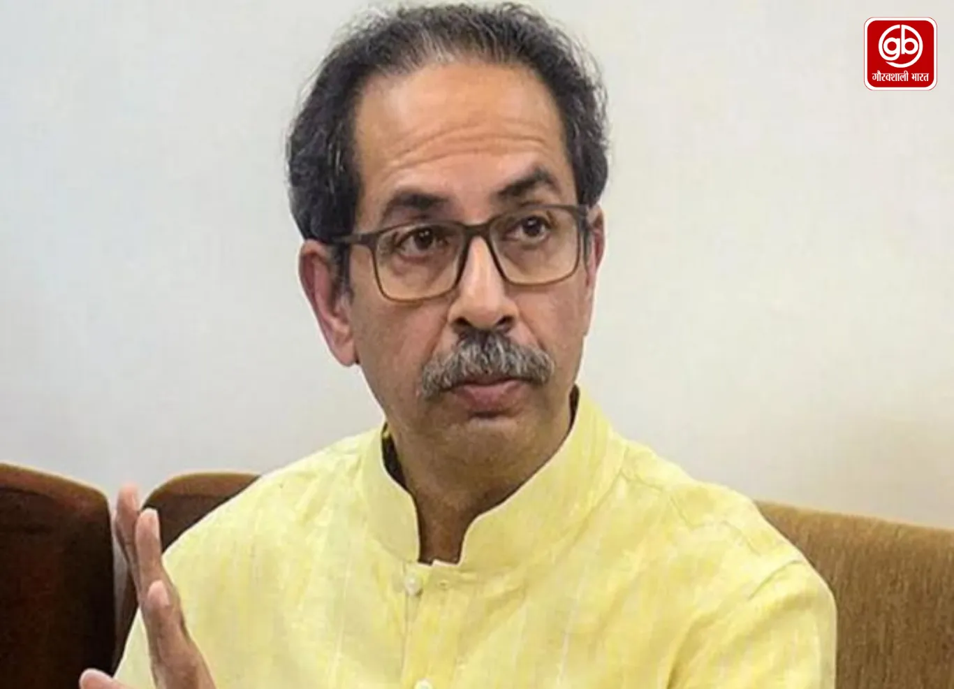 शिवसेना में टूट का असर, अब ऑफिस बचाने की चुनौती