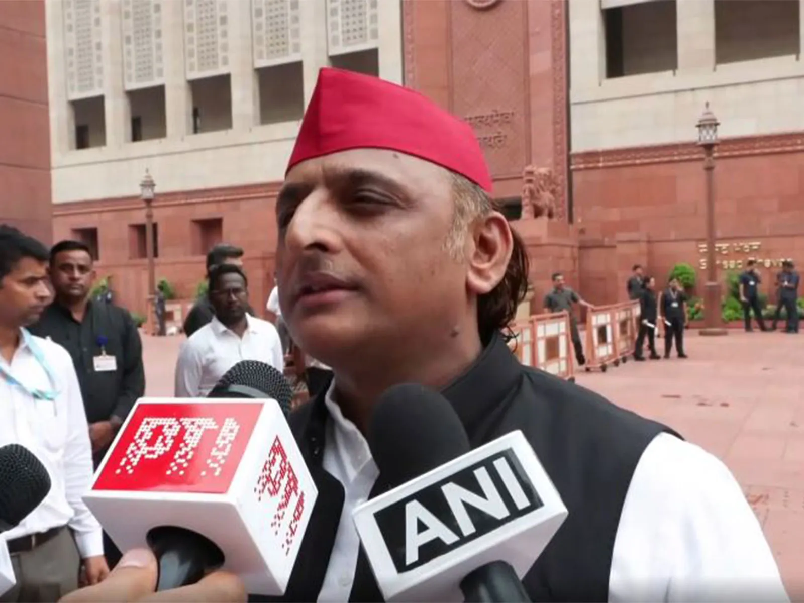 दिल्ली में अखिलेश यादव का बड़ा बयान, छात्रों के समर्थन में उतरे