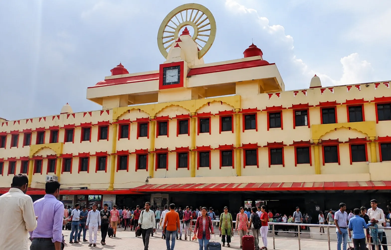 सावन में वाराणसी कैंट होगा नॉनवेज फ्री, जानिए बड़ा फैसला