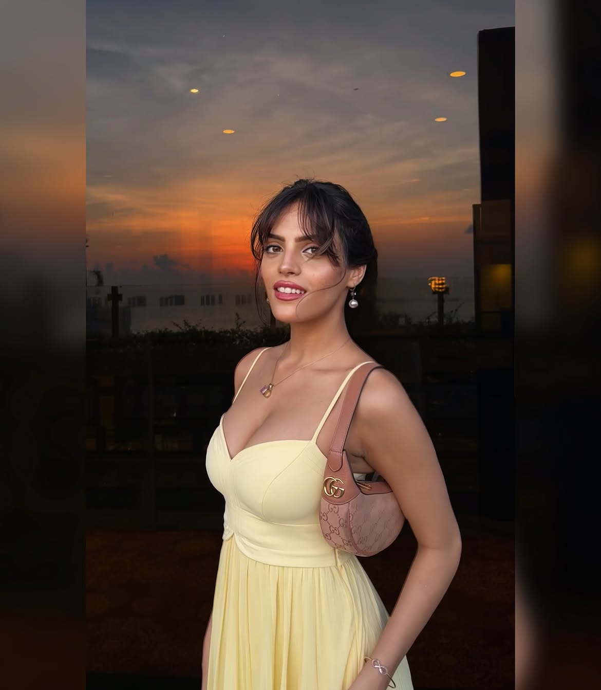कौन हैं रिया अहीर?