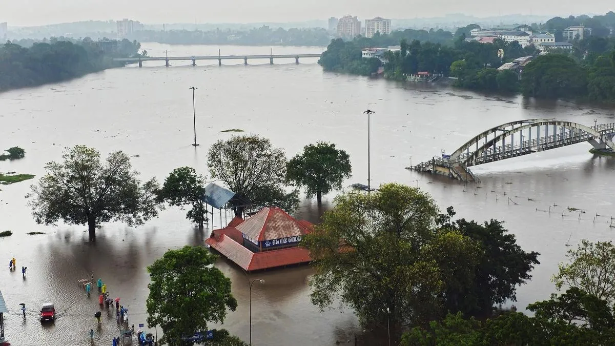 केरल में मूसलाधार बारिश से बिगड़े हालात,6की मौत, पेरियार नदी का बढ़ा जलस्तर