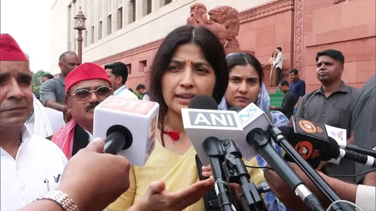 चंदे और जमीन खरीद पर डिंपल यादव ने सरकार से मांगा जवाब