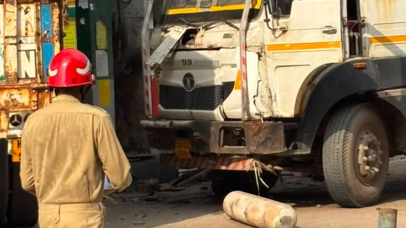 CNG सिलेंडर फटने से हादसा, विस्फोट की वजह जांच में जुटी