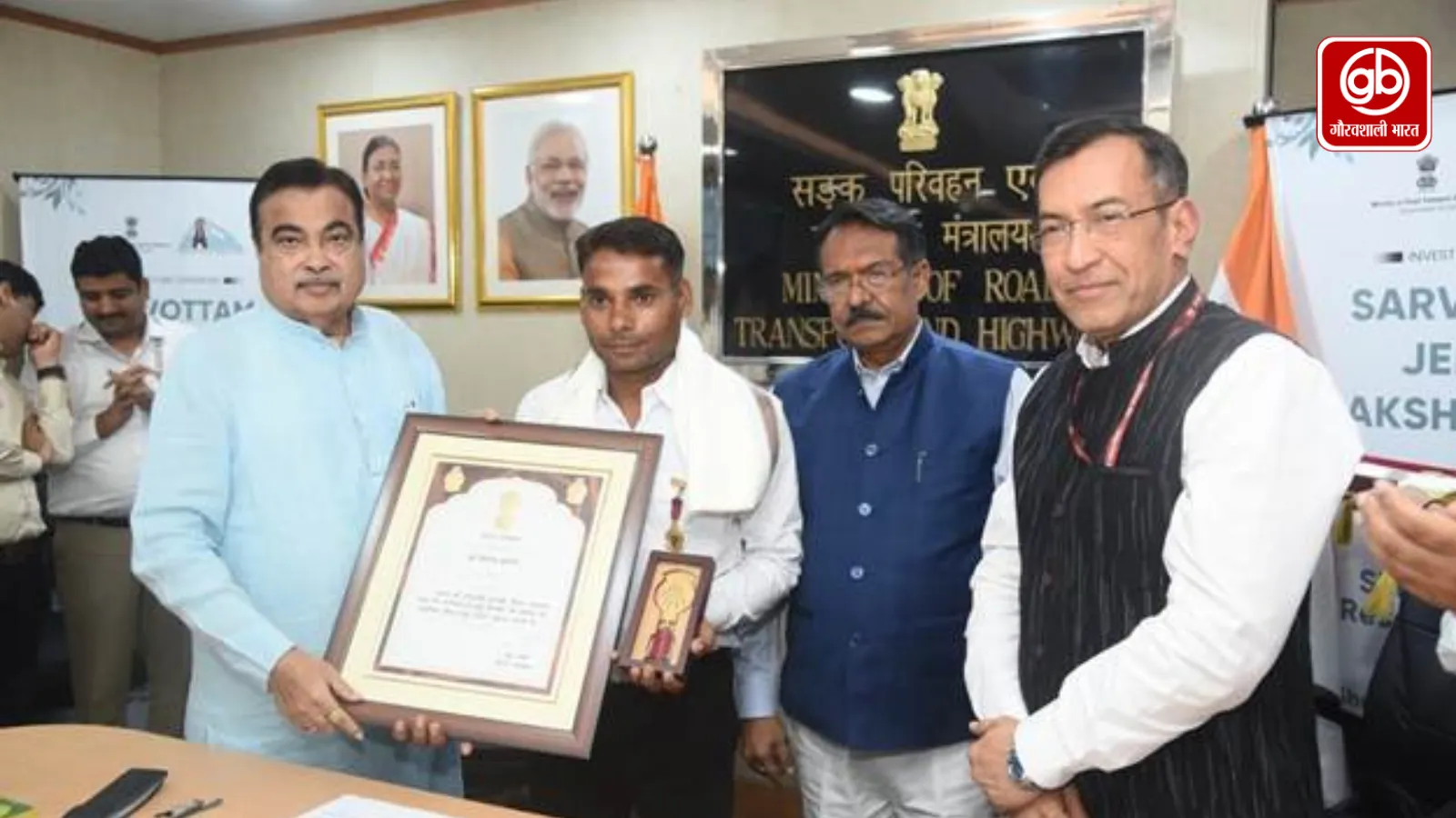 नितिन गडकरी ने सिल्क्यारा बचाव अभियान के 12 वीरों को किया सम्मानित