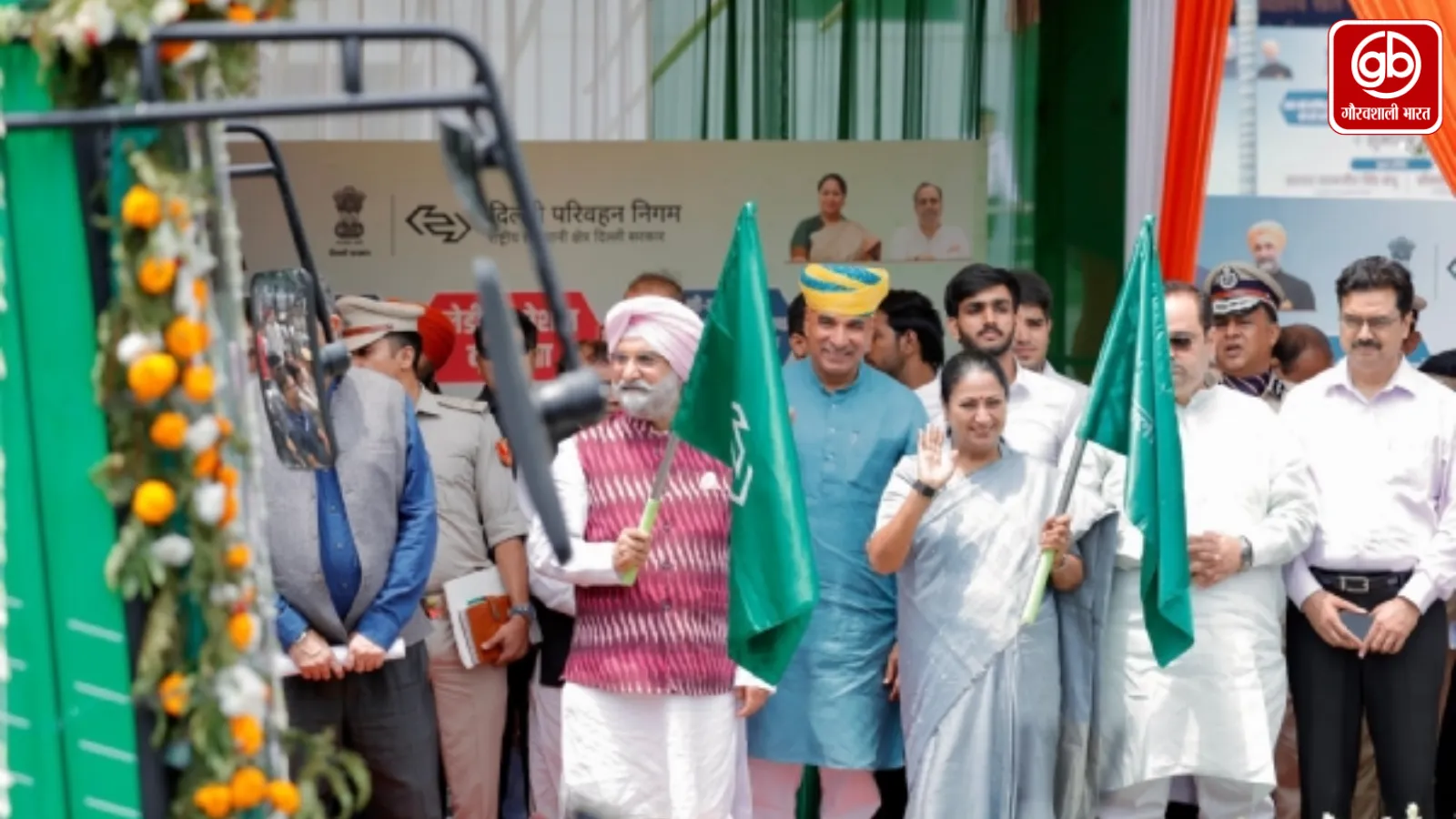 रेखा गुप्ता और एलजी ने नई इलेक्ट्रिक बसों को दिखाई हरी झंडी, सेवा शुरू
