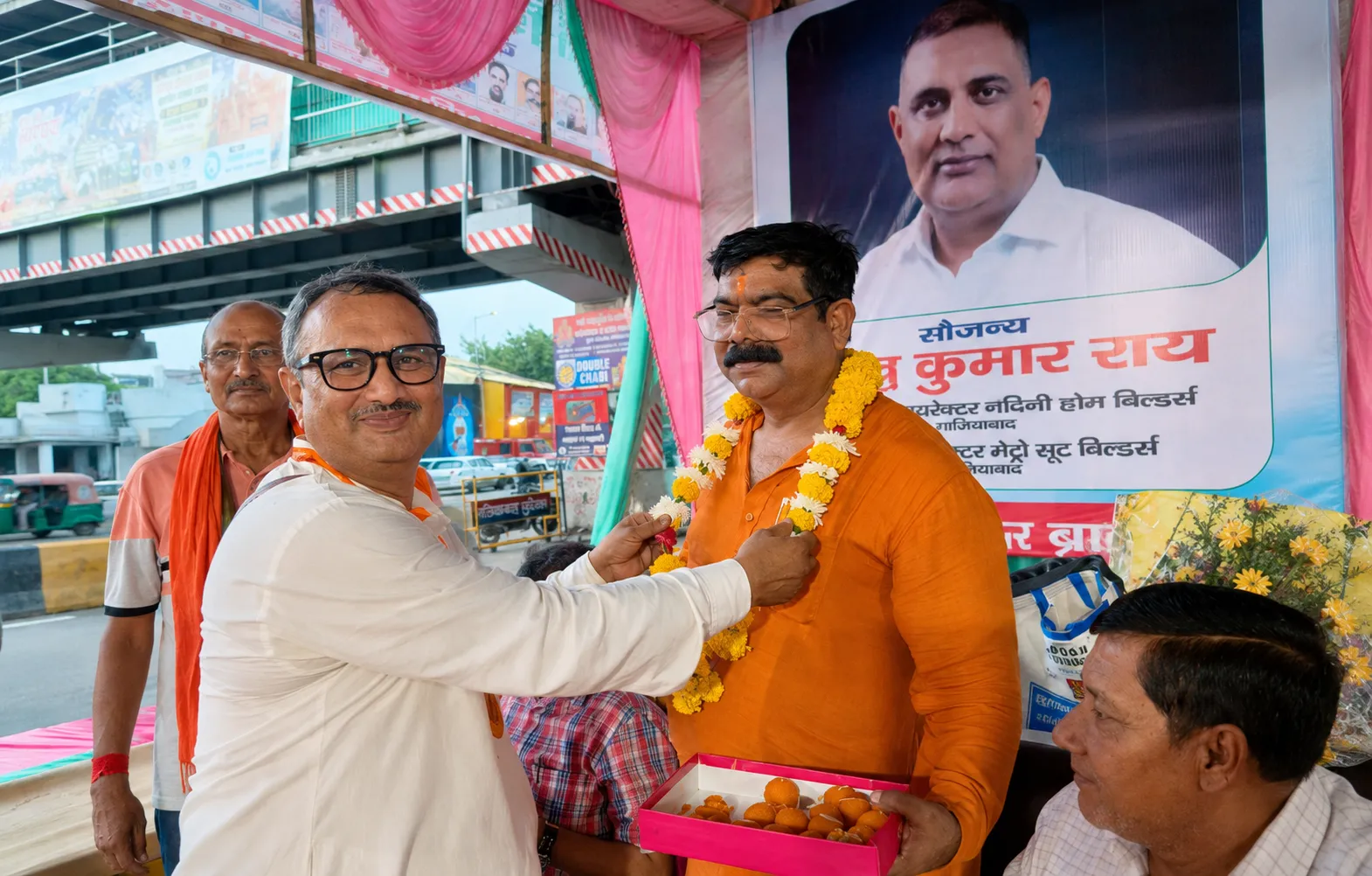 कांवड़ियों की सेवा में जुटा भूमिहार ब्राह्मण परिवार ट्रस्ट