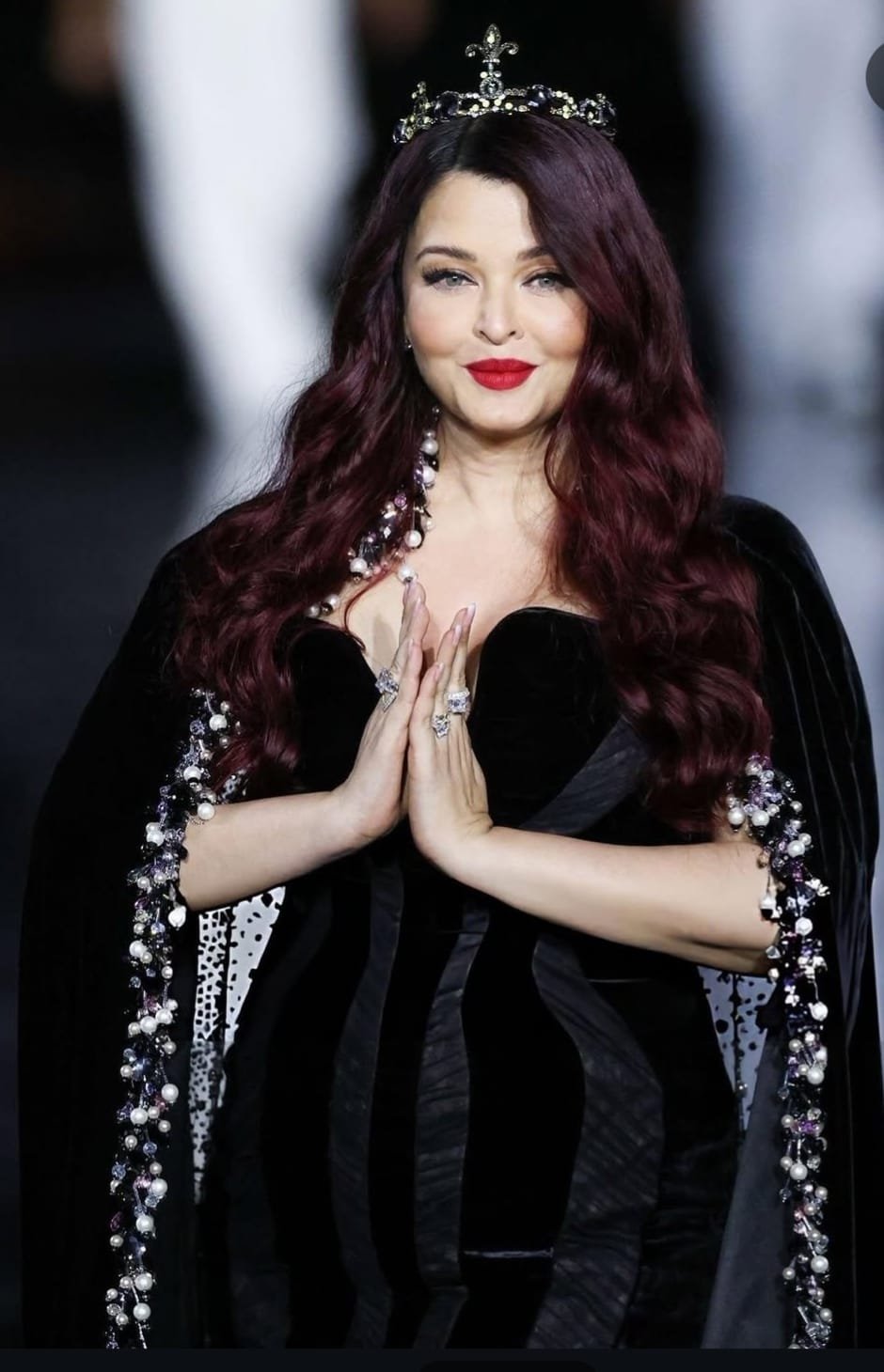 स्टाइल और ग्रेस का खूबसूरत मेल बनीं Aishwarya