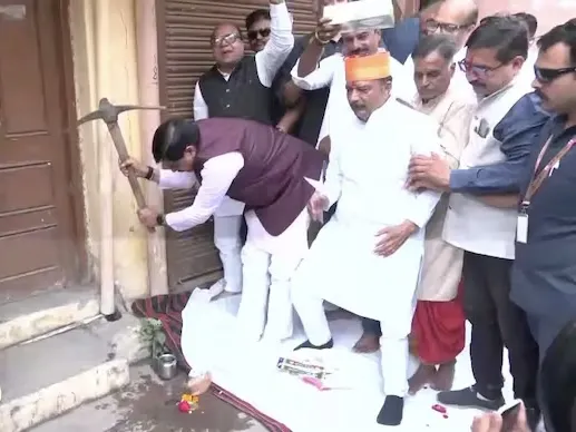 सिंहस्थ की तैयारी में उज्जैन बदलेगा, मुख्यमंत्री के पैतृक घर पर भी चली कुदाल