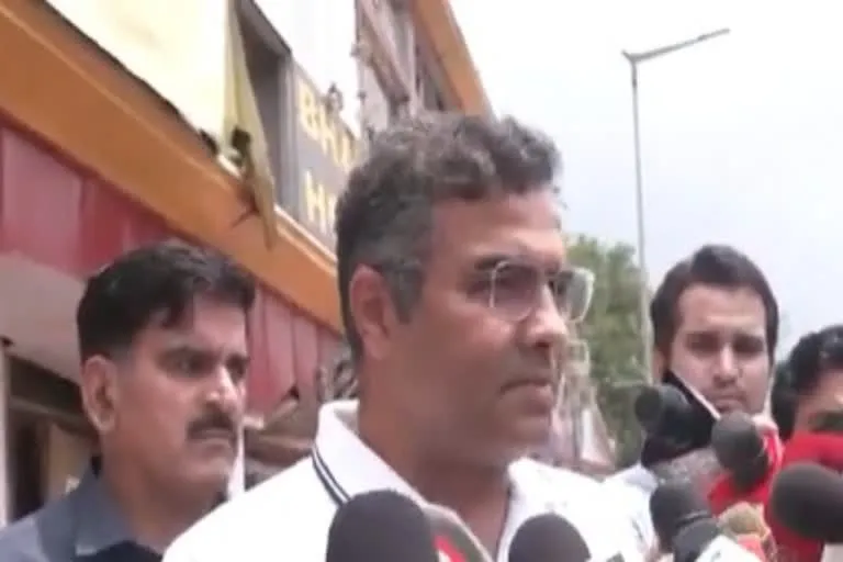 मंत्री प्रवेश वर्मा और जरनैल सिंह आमने-सामने, युवक से मारपीट के आरोप पर बढ़ा विवाद