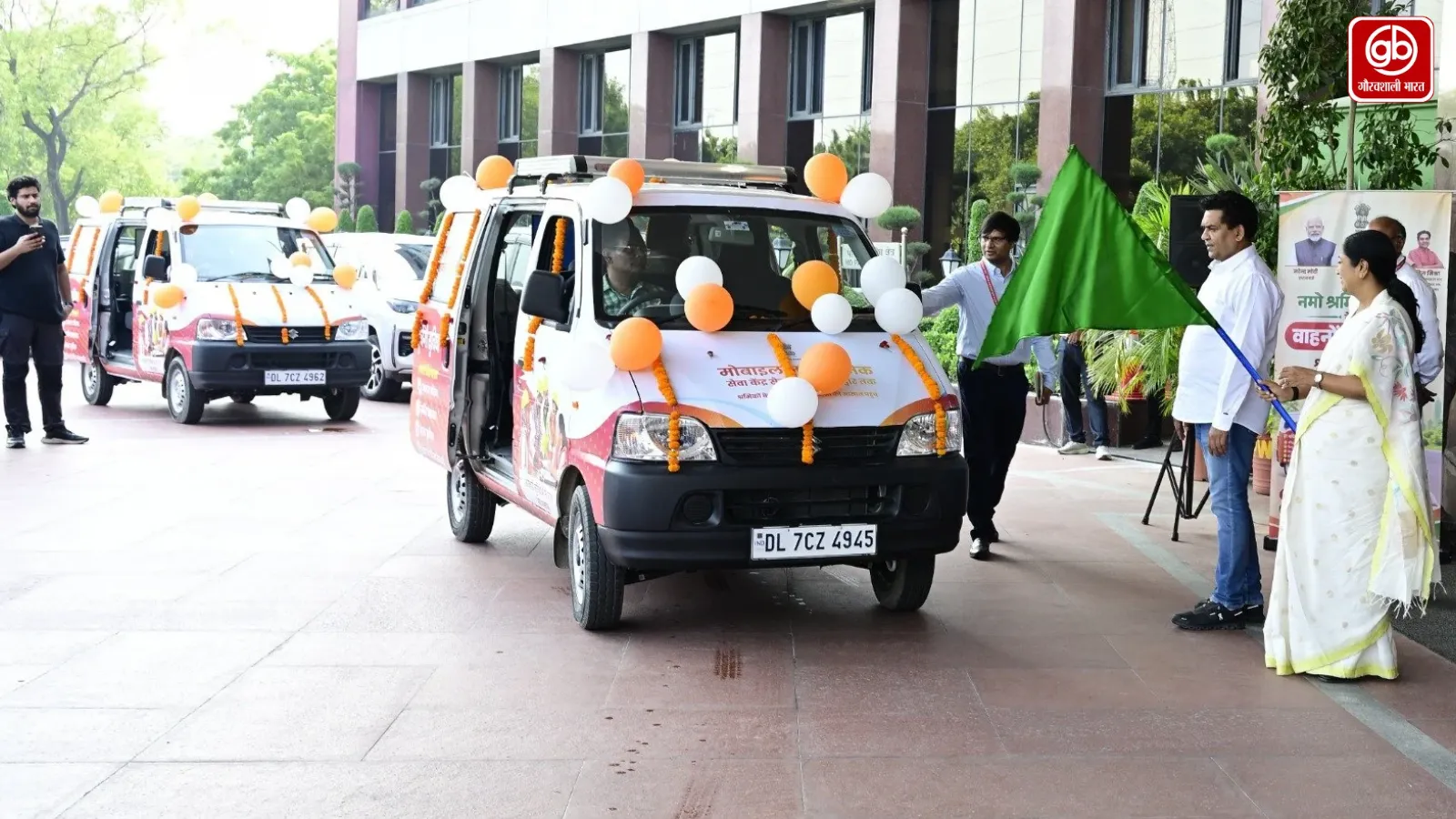 दिल्ली के श्रमिकों को बड़ी सुविधा, चार नमो श्रमिक सेवा वैन रवाना