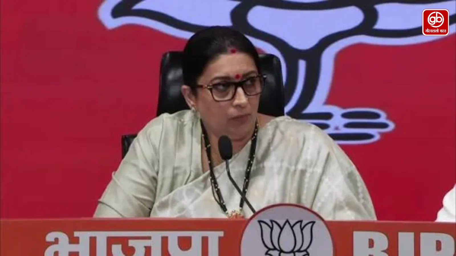 चुनाव आयोग पर कांग्रेस के सवालों को लेकर स्मृति ईरानी का पलटवार