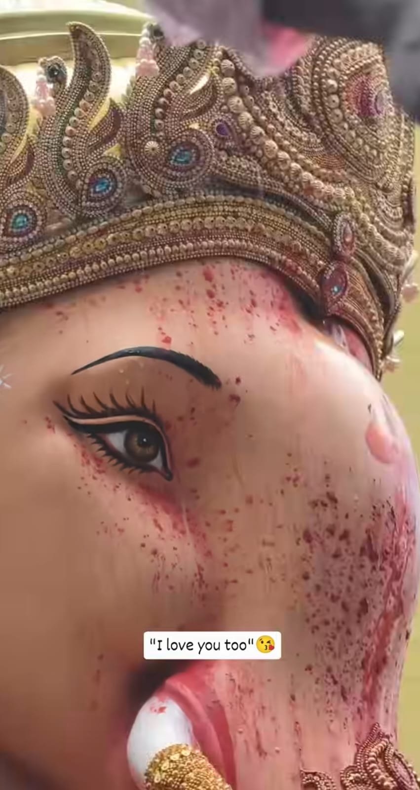 ✨ रोशनी में बप्पा का दिव्य रूप