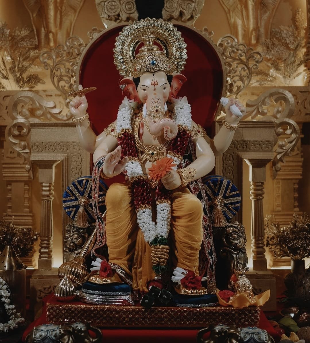 👑 राजसी अंदाज में बप्पा