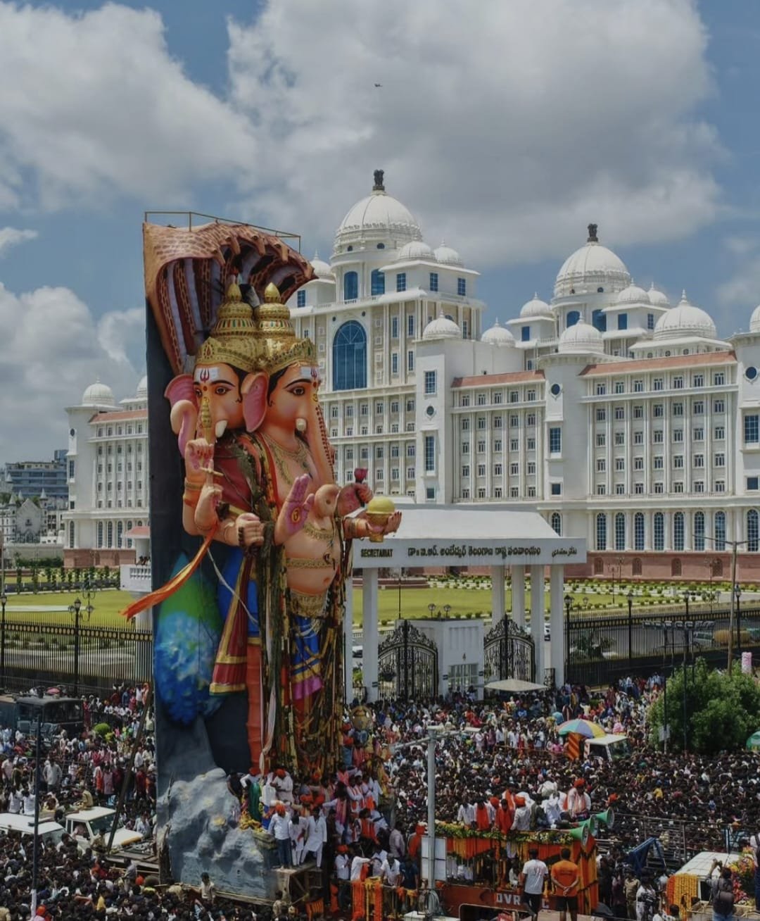 सजकर तैयार हुए हमारे गणराज
