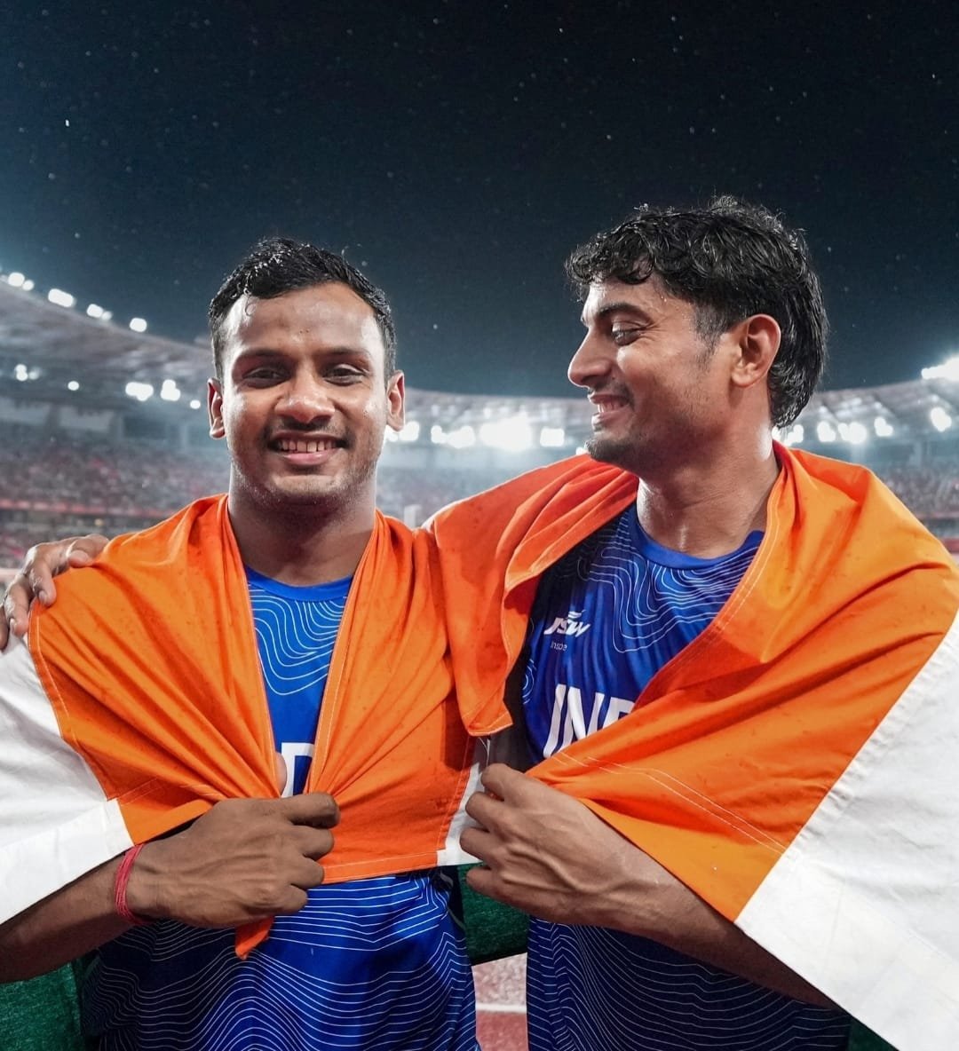 Silver-Bronze के साथ दोनों भारतीय सितारों का शानदार अंदाज