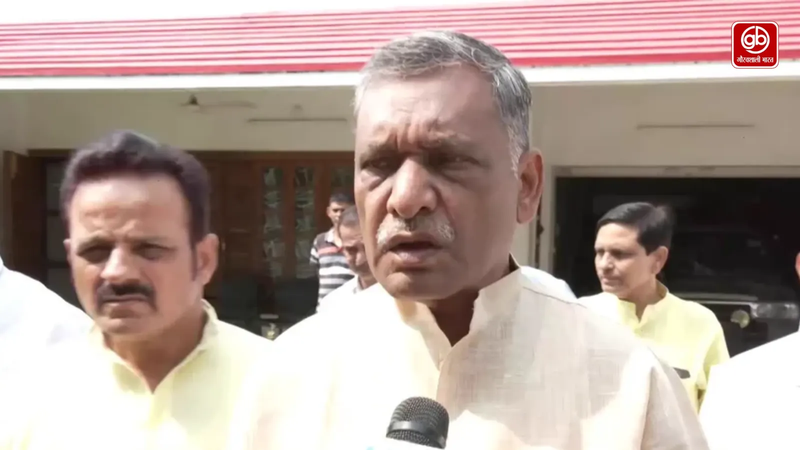 युवाओं के आक्रोश पर सरकार पहले ध्यान दे: अखिलेश सिंह