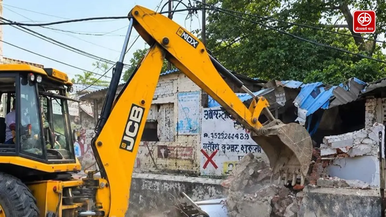 कैसरबाग में नगर निगम का बुलडोजर चला, अवैध चैंबरों पर बड़ी कार्रवाई