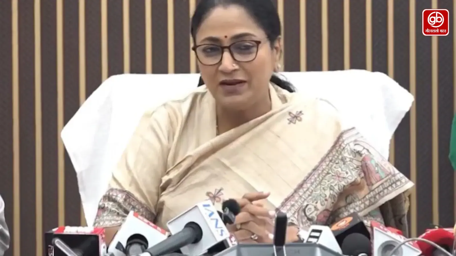 आयुष्मान से लेकर आवास योजना तक, दिल्ली में केंद्रीय योजनाओं के विस्तार पर सीएम रेखा गुप्ता का जोर