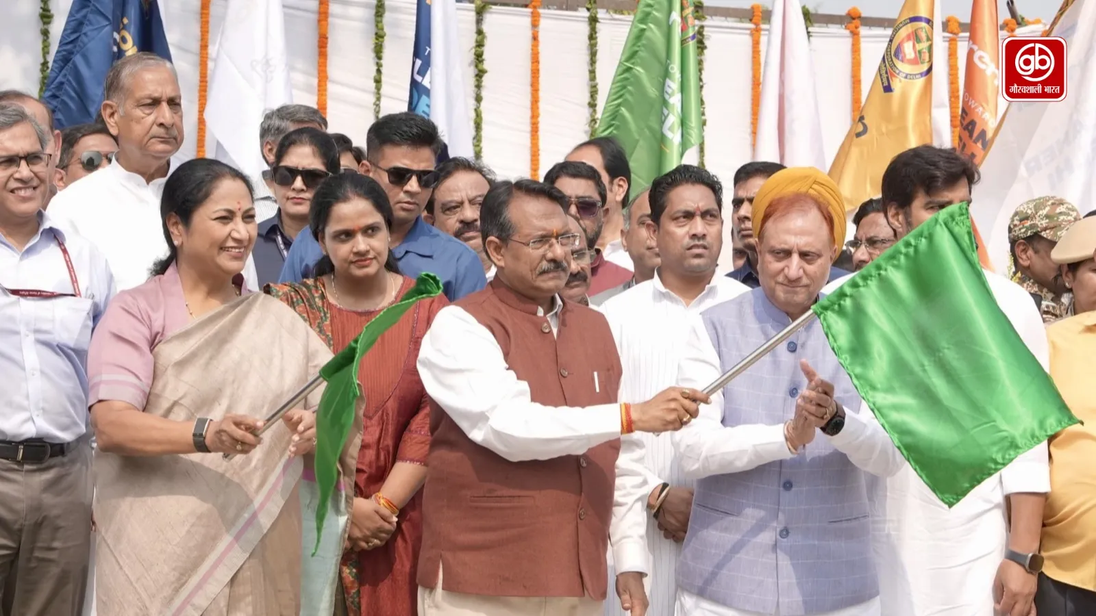 दिल्ली के 250 वार्डों में सफाई अभियान तेज, MCD को मिलीं आधुनिक मशीनें