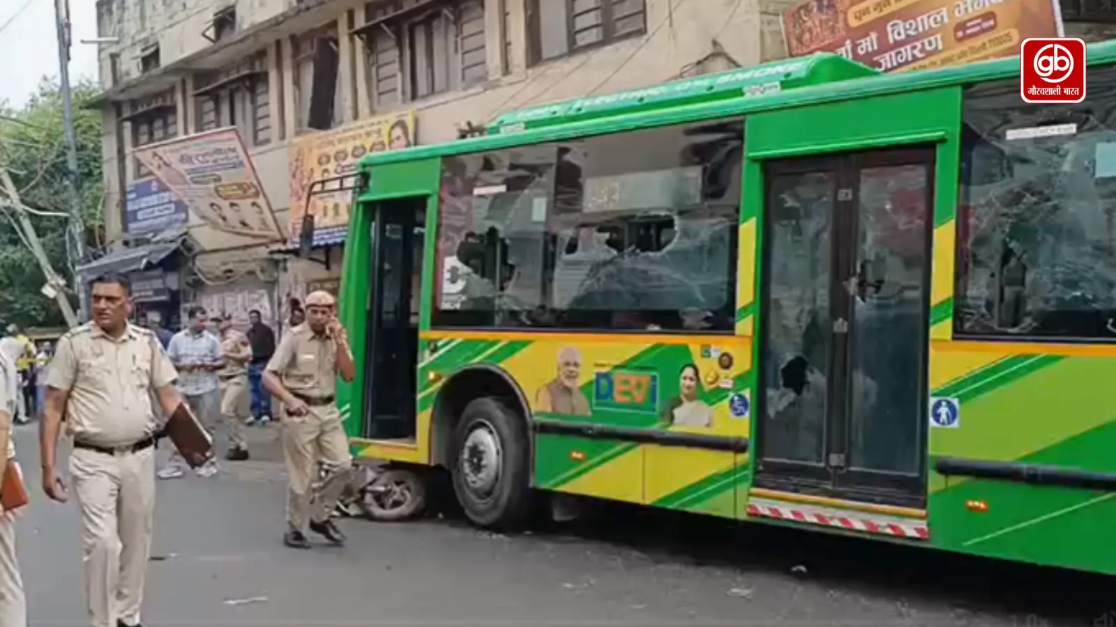 दिल्ली के आनंद पर्वत में DTC बस का कहर, एक की मौत, कई घायल