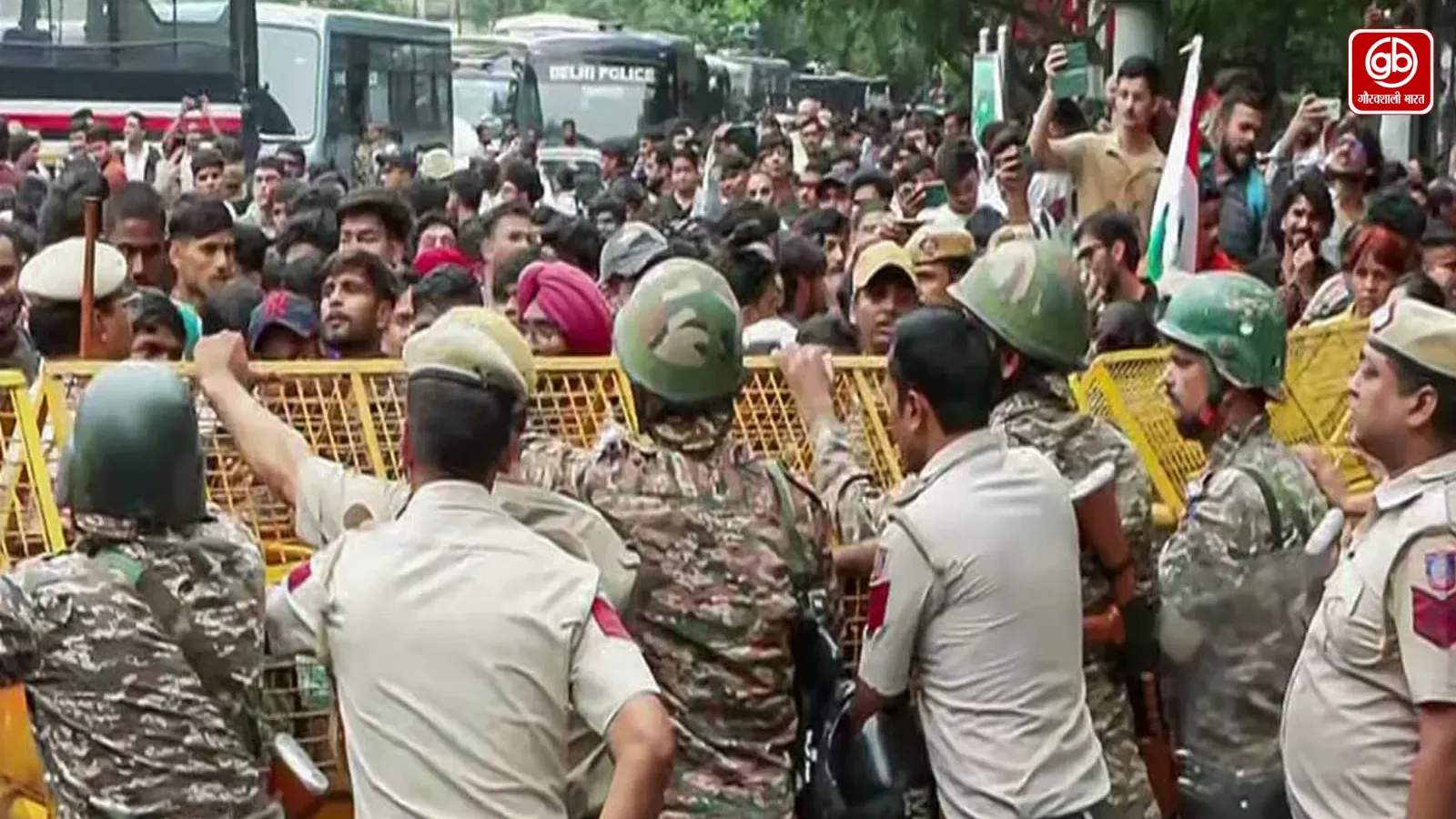 छेड़खानी विवाद के बाद दिल्ली पुलिस अधिकारियों को बॉडी कैमरा अनिवार्य
