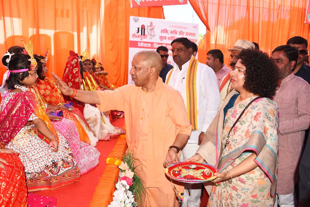 शारदीय नवरात्रि पर बलरामपुर में शिक्षा और किसान कल्याण की पहल