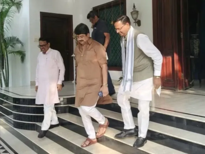 राजा भैया को साधने में जुटी BJP? पंकज चौधरीकी मुलाकात से बढ़ी सियासी हलचल