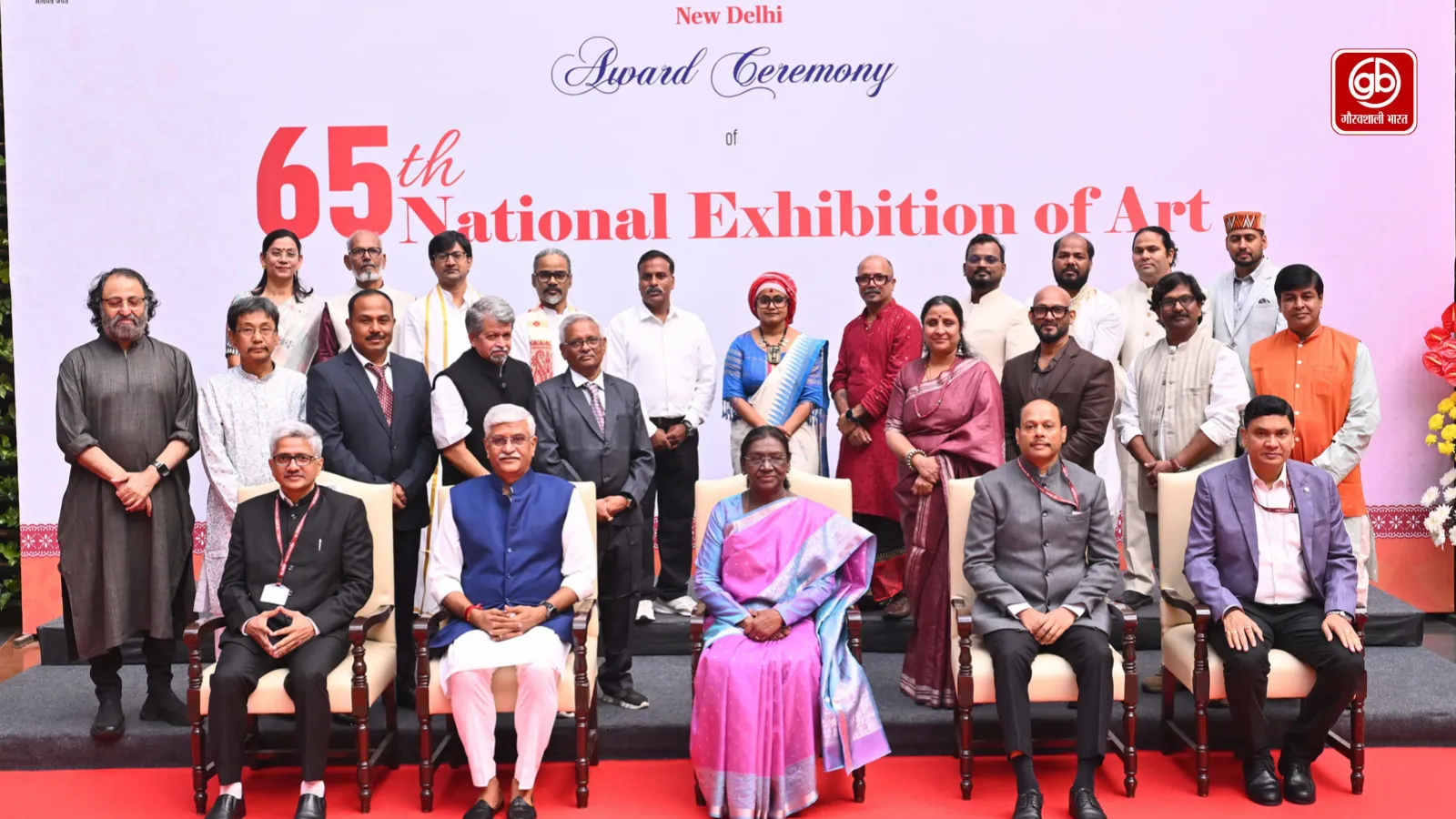 युवा कलाकारों को नए अवसर और आर्थिक सहयोग देना जरूरी: राष्ट्रपति द्रौपदी मुर्मु