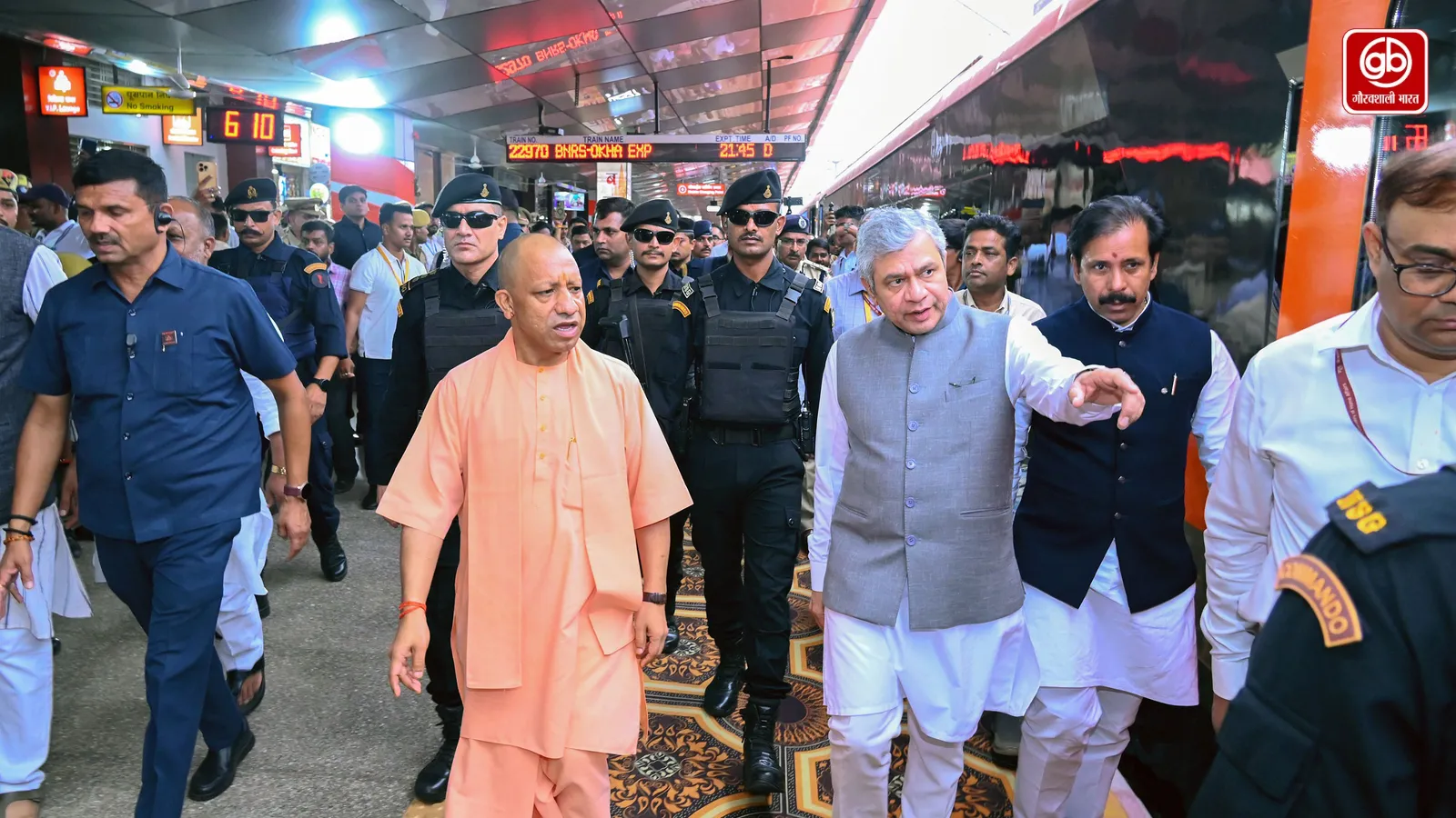 योगी और अश्विनी वैष्णव ने दी काशी को तीन नई रेल सेवाओं की सौगात